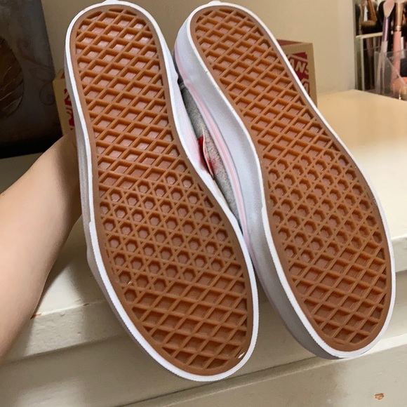 Heathered gray vans with light pink - Picture 4 of 4